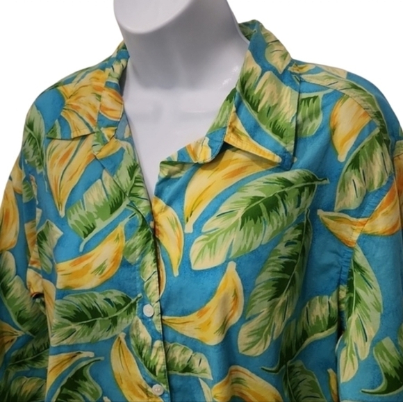 Cappagallo Side Ruched Hawaiian Banana Leaf Button Up Top - Picture 2 of 5